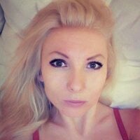 Kissi_Rosy's Offline Chat Room