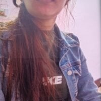 hot-riyaaa webcam model