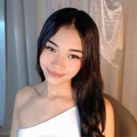 Model holyakiesha