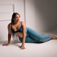 Agnesrocuzzo webcam model