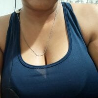 Heloisa93's Offline Chat Room