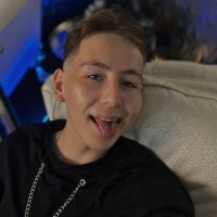 Philip_Moore Adlı Modelin Çevrimdışı Sohbet Odası