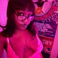 ebonyprinc3ss' Offline Chat Room