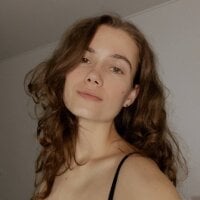 Eveberrymoon webcam model