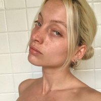 h0lymaddie's Offline Chat Room