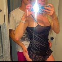 glowcamcouple's Offline Chat Room