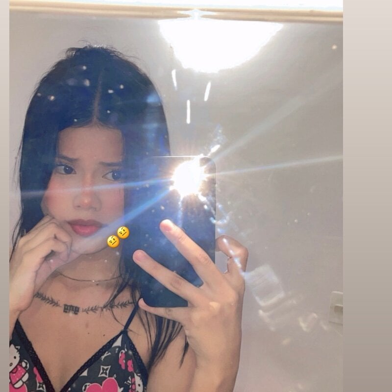Eva_charm14's nudes and profile