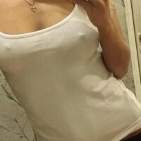 Ariella_Mimi's Offline Chat Room