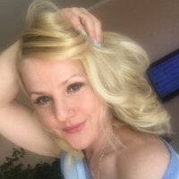 CandyAngelica's Offline Chat Room