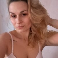 EvelyneHott webcam model