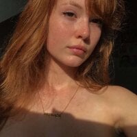 AnnaGingerDD webcam model