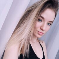 KileyRenee fully nude on webcam for live porn video chat
