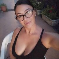 AsiaLadyFashions' Offline Chat Room