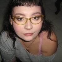RavenWhiite webcam model
