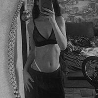 kiariaaa's Offline Chat Room