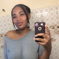 Brownskincookie's Offline Chat Room