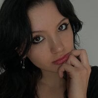 Ellahfeetxx's Offline Chat Room