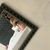 milfbeebela webcam model