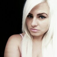 LailaRyan's Offline Chat Room