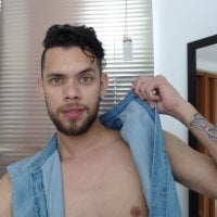 green_eyes_latin's Offline Chat Room