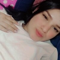 zara_sofia_evans Adlı Modelin Çevrimdışı Sohbet Odası