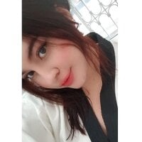 emili_16_'s Profile Pic
