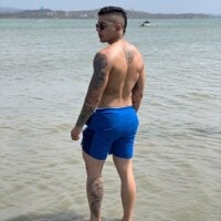 Lucky_Blue_666's Offline Chat Room