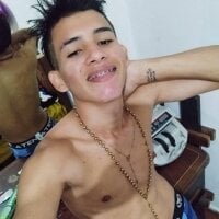Alejandro2226 webcam model