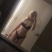 blondeexoxo's Offline Chat Room