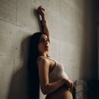 AdrianaSuee's Offline Chat Room