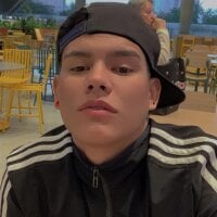 غرفة دردشة Thyrone_Real دون اتصال