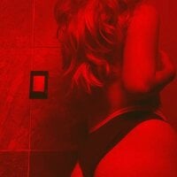 ginacherryhot Adlı Modelin Çevrimdışı Sohbet Odası