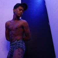 adrian_evanss' Offline Chat Room