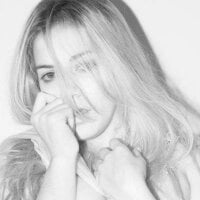 SexxyGirl_69's Offline Chat Room