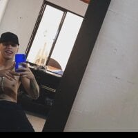 Santi2323xxX webcam model