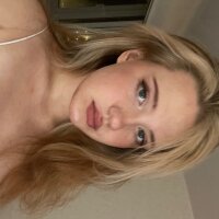 HanahCute nude on webcam for live porn video chat