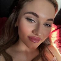 DaisyyJamess1's Offline Chat Room