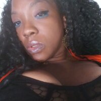 DaAmazon Adlı Modelin Çevrimdışı Sohbet Odası