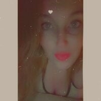 toxiccupcake3092's Offline Chat Room