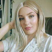EvieeLux's Offline Chat Room