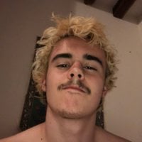 LeonFrenchCams' Offline Chat Room