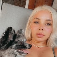 غرفة دردشة Chanel_Valentino دون اتصال