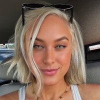 SluttyAndStoned webcam