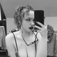 _HalloWeeny_'s Offline Chat Room