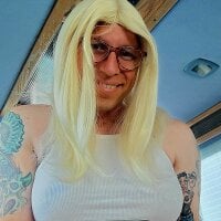 Model sissyslutpinky1