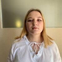 AngelinaHall offline chatrum