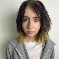 EmilyBrooksf's Offline Chat Room