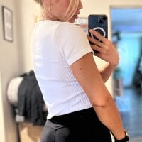 sunshinekissxo webcam model