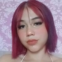 hallie_miau19 Adlı Modelin Çevrimdışı Sohbet Odası