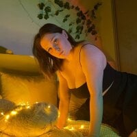 nikole_cutee Adlı Modelin Çevrimdışı Sohbet Odası